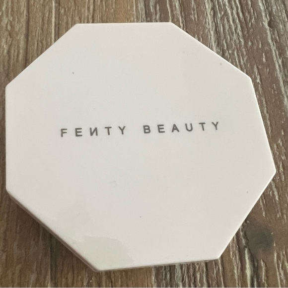 Fenty Beauty Killawatt Highlighter Duo in Mean Money and Hustla Baby | swatched - Picture 4 of 4